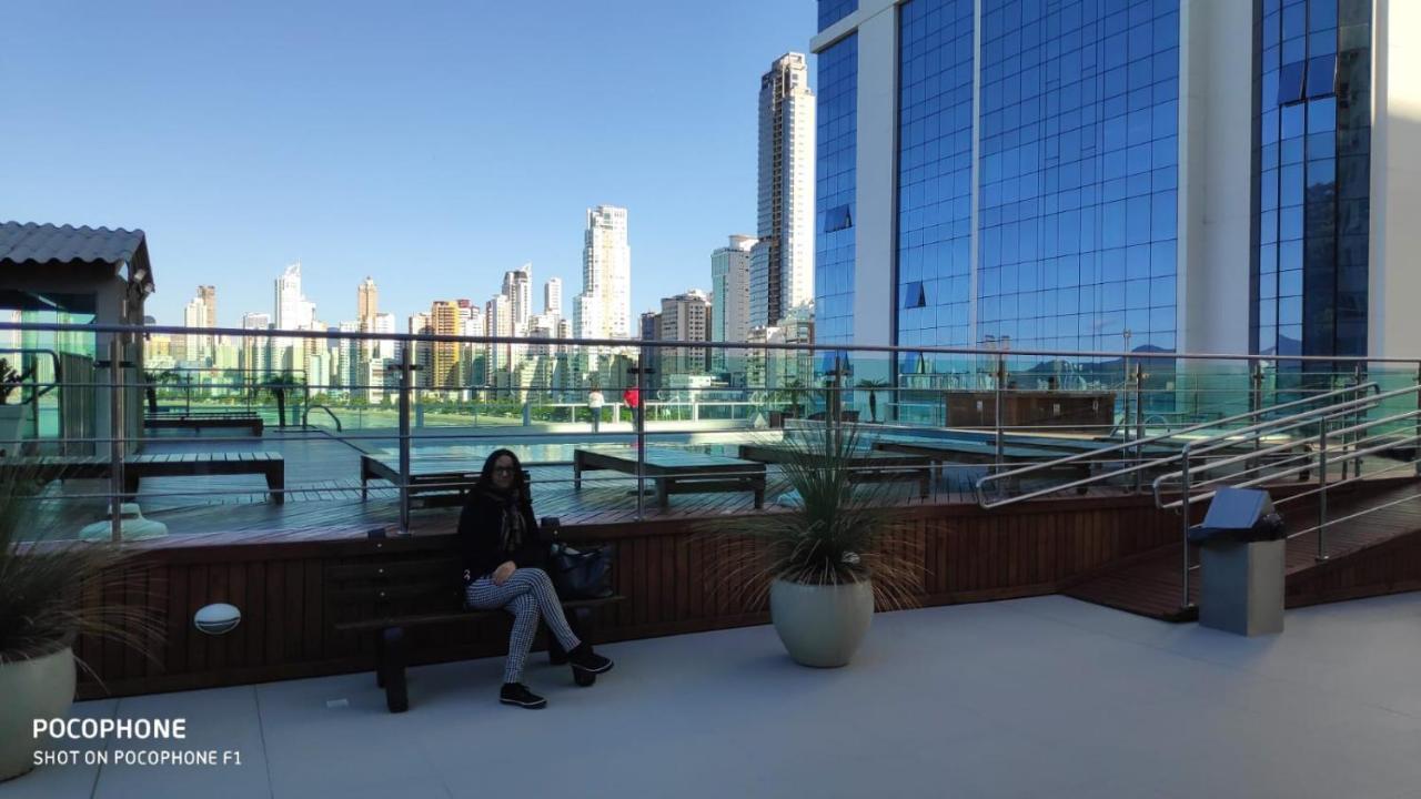 Loft Com Garagem E Piscina Predio Frente Mar Balneario Camboriu
